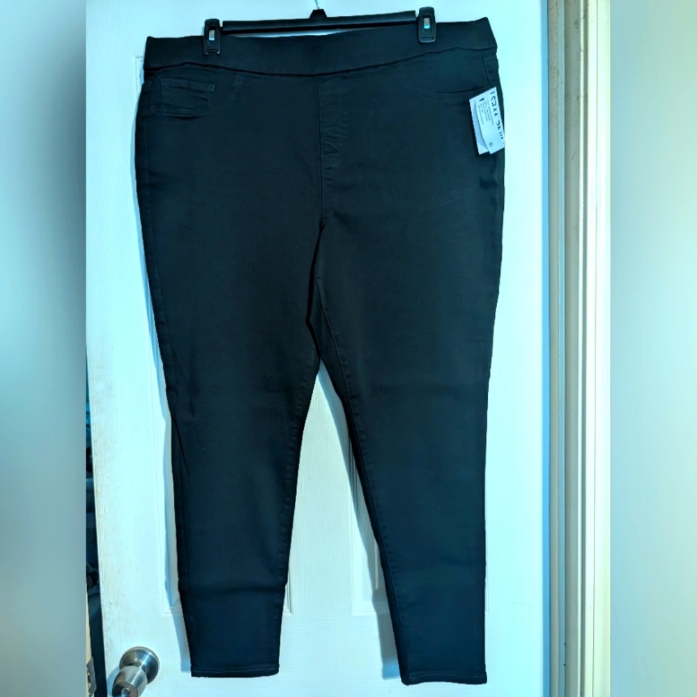 Women's Pull-Up Black Jeans